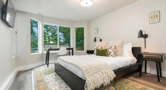 Madison Park Seattle with Outdoor Private Garden and Grill 1BR 1BA, Book Hotel Seattle Washington (state)
