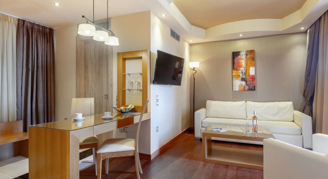 Полулюкс Oasis Hotel Apartments