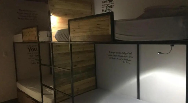 Кровать в общем номере El Caite Hostel