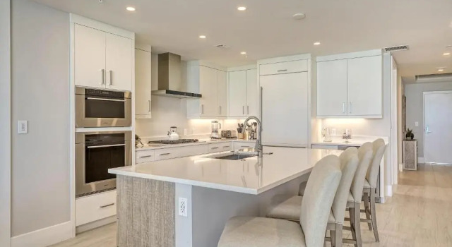 Апартаменты с видом на море Ten35 Seaside Rentals