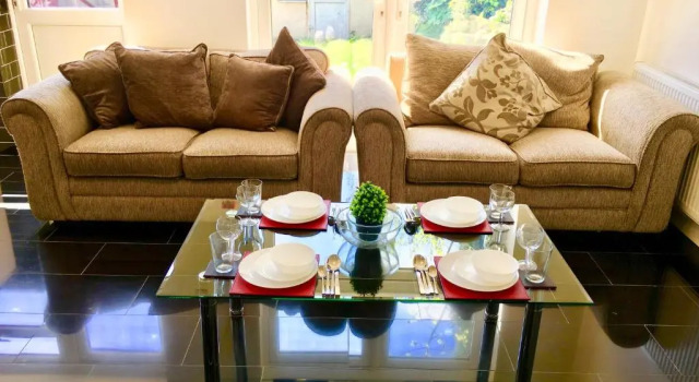Апартаменты London 2 Bedroom Apartment, Kitchen, Reception and Private Garden