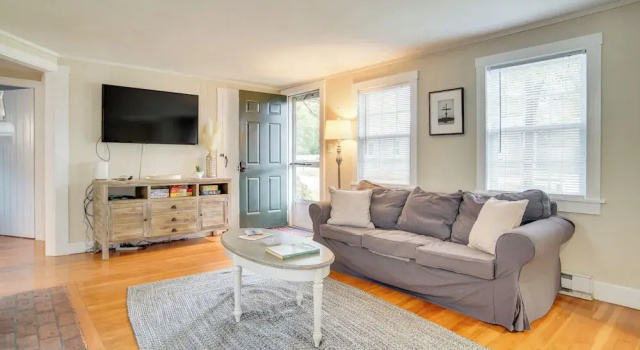 Walk to Beaches & Dining: Classic Cape Cod Cottage, Buchen Sie Ferienhaus  
