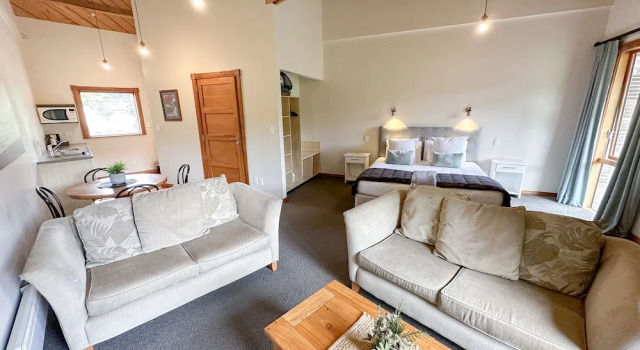 Студия с видом на реку Silverstream Retreat