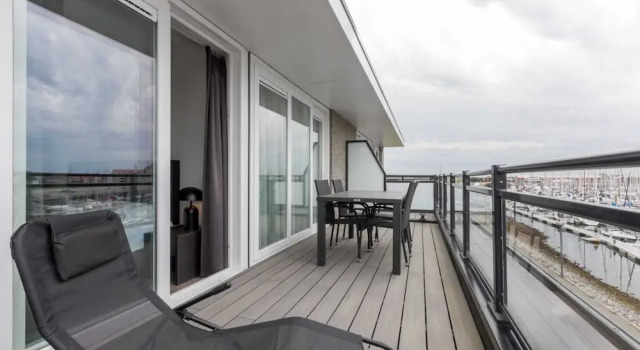 Апартаменты Unique apartment, located on the Oosterschelde and marina of Sint Annaland
