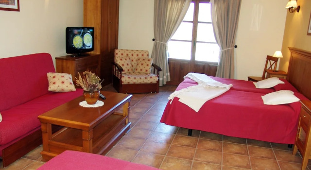 Полулюкс с балконом Hotel & SPA Peña Montañesa