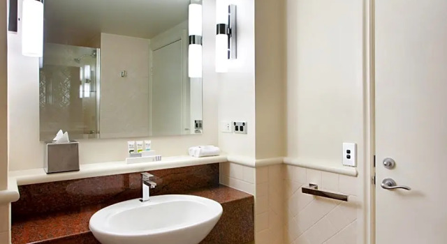 Номер Standard с видом на бассейн Mercure Gold Coast Resort