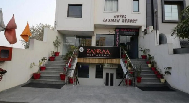 Hotel Laxman Resort by The Golden Taj Group &Hotels, Забронировать Курортный отель Курортные отели Таджгандж, Курортный отель