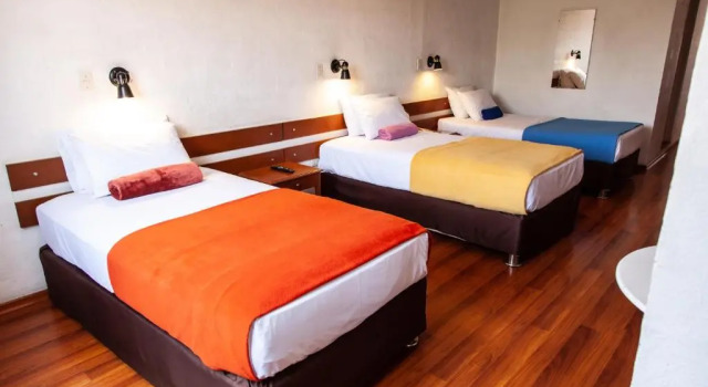 Camera tripla Standard Holiday Suites