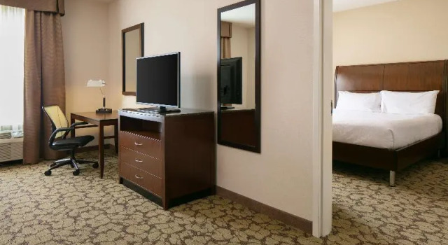 Двухместный номер Standard с видом на канал Hilton Garden Inn Bettendorf/ Quad Cities