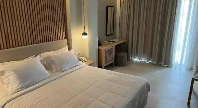 Двухместный номер Deluxe с балконом AGRELLI Hotel & Suites
