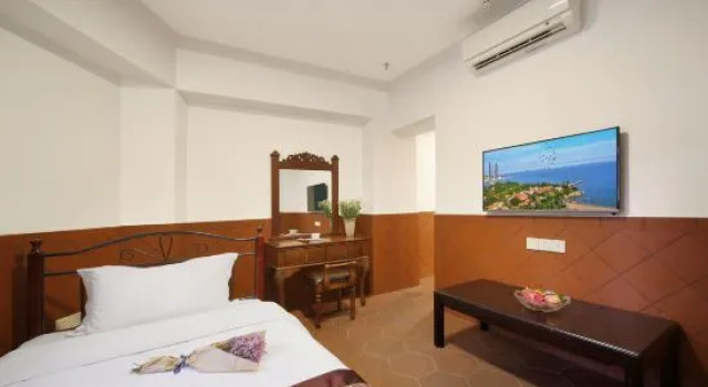 Семейный люкс 92 Castle Villa Hotel