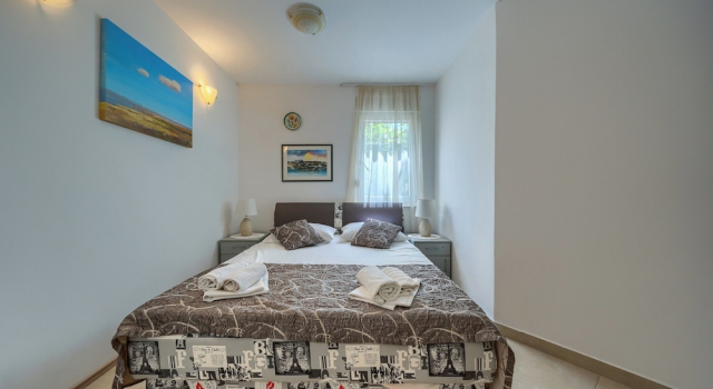 A 2 Comfortable apt w Terrace & Garden, Near Beach