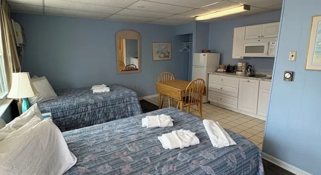 Четырёхместный номер Standard рядом с пляжем Beau Rivage Motel