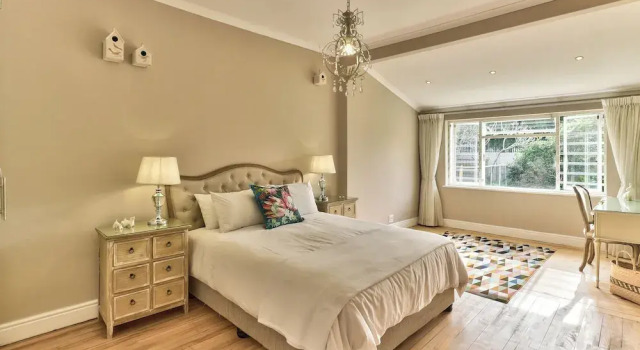 Коттедж Luxury Bergvliet Maple Residence