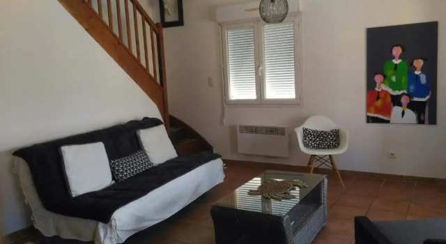 Maison T3 jardin proche remparts Aigues Mortes, Rezerwuj Hotel Hotele w Camargue z parkingiem, Parking