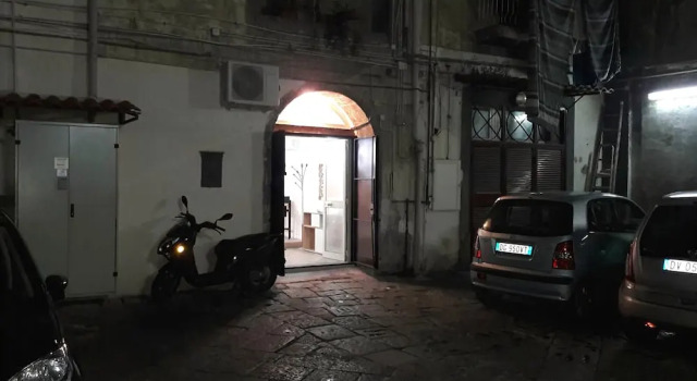 Mazzaro House, Забронировать Отель Отели Неаполя с парковкой, рядом с Кафедральный собор Неаполя, Парковка