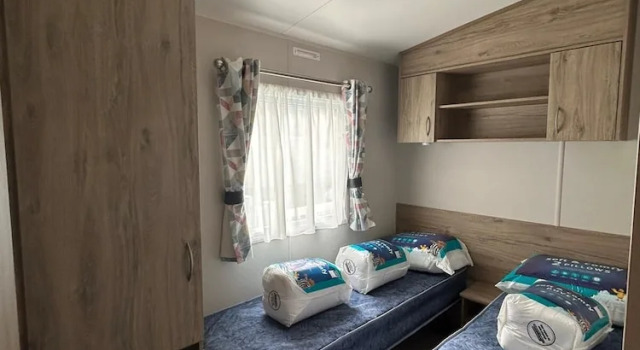 Caravansleeps4-beachfront-garden-patio