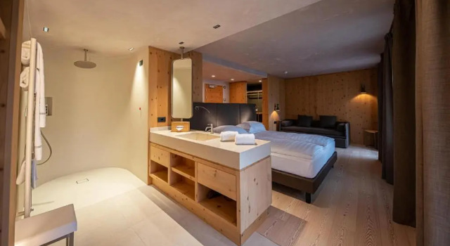 Номер Luxury Hotel Spol