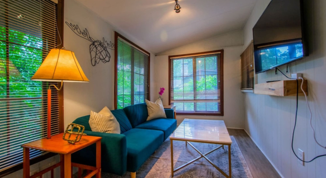 Коттедж 1BR Cottage w Patio Free Tix Near Downtown