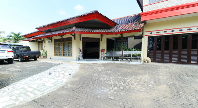 Andrin Daspatt Hotel