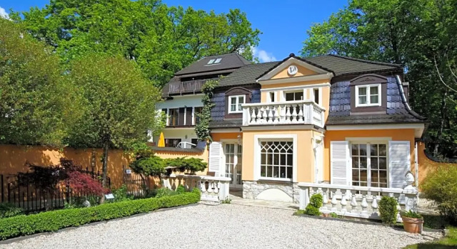 Yacht- , und Reisemobilhafen "Historisches Fährhaus" Wendenschloss