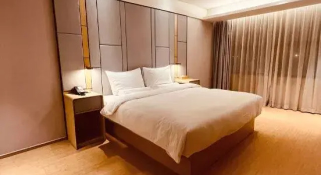 Люкс Deluxe Ji Hotel (Tongliao City Government)
