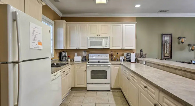 Апартаменты с 2 комнатами с балконом 3 Mi to Ocean: Resort Condo in Myrtle Beach!