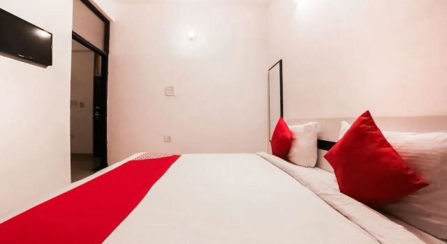 OYO Flagship 30197 Noida Sector 43