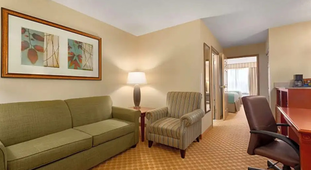 Четырёхместный люкс Country Inn & Suites by Radisson, Richmond West at I-64, VA