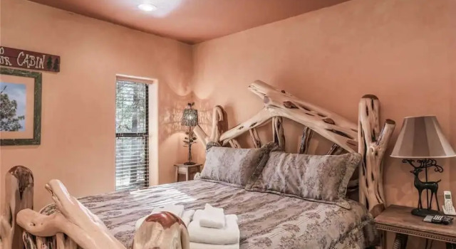 Bear Foot Lodge - Two Bedroom Cabin with Hot Tub, Varaa Hotelli Ruidoso New Mexico