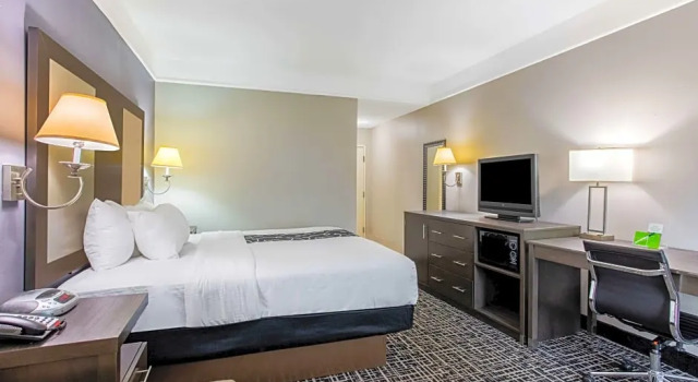 Номер Standard La Quinta Inn & Suites by Wyndham Fultondale Birmingham N