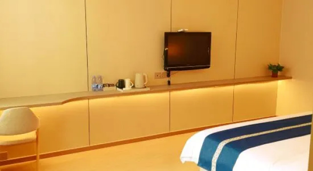Люкс Comfort Zhongshan Business Hotel