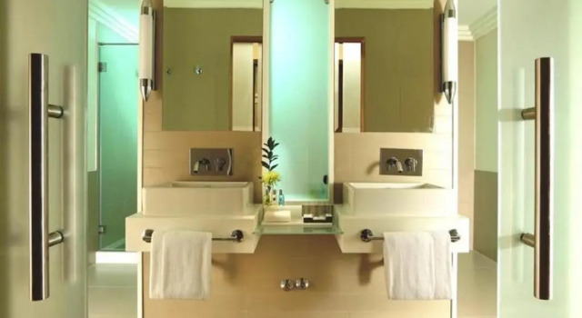 Люкс Executive Deluxe Millennium Airport Hotel Dubai