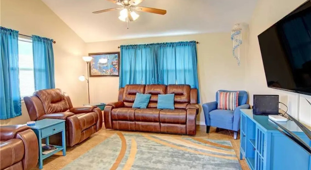 Dolphin House 3 Bedrooms 3 Bathrooms Home