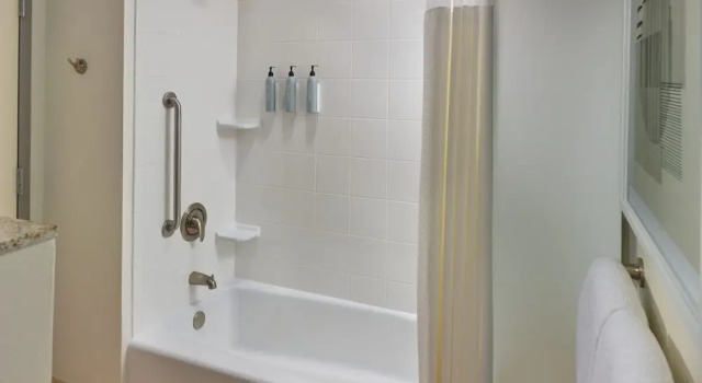 Двухместный люкс Deluxe Courtyard Warner Robins