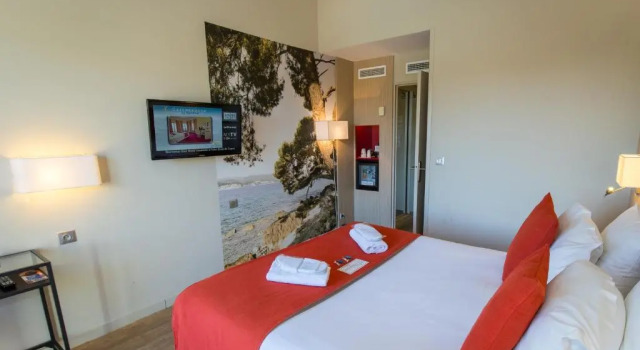 Трёхместный номер Standard SOWELL HÔTELS du Golfe de Saint-Tropez