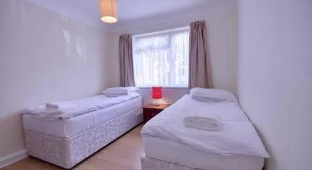1 Mansard Court, Book Apartment Bournemouth Dorset