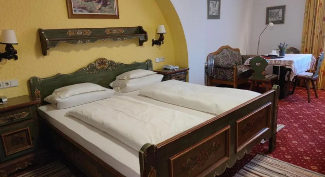 Четырёхместный номер Standard Hotel Tilman Riemenschneider by ANS