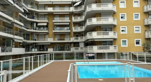 Charming Studio With Balcony & Pool -heart of Nice, Забронировать Апартаменты/квартира Апартаменты Ниццы, рядом с Пляж Фаброн, Апартаменты/квартира