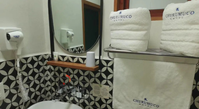 Люкс HOTEL CHURUMUCO
