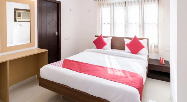OYO Home 11410 Modern 3BHK Goverdhan Villas