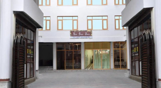 Hotel Poshimall, Забронировать Отель Сринагар Jammu & Kashmir Ski