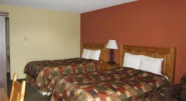 The Pinecone Inn & Suites