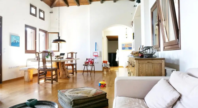 Villa With 5 Bedrooms in , With Wonderful sea View, Private Pool, Encl, Rezerwuj Willa Hotele w Pelion z parkingiem, Parking