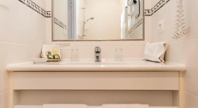 Двухместный номер Standard Мансарда Hôtel Lutétia & Spa