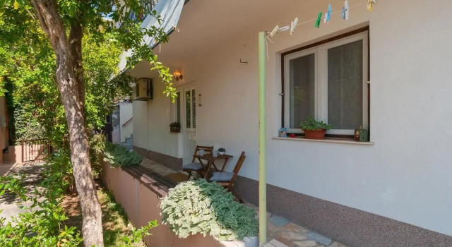 Stunning Apartment in Jesenice With 1 Bedrooms and Wifi, Book Apartment Jesenice Split Region