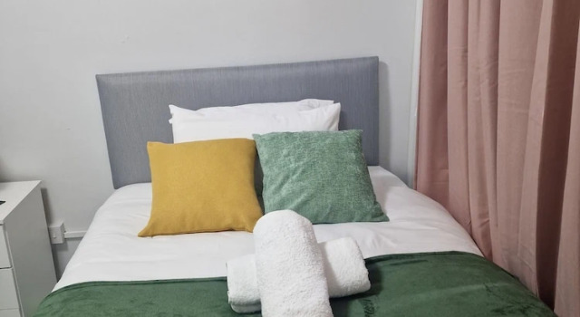 Апартаменты 1bed Home Sleeps 5 Free Parking, Central, Wifi