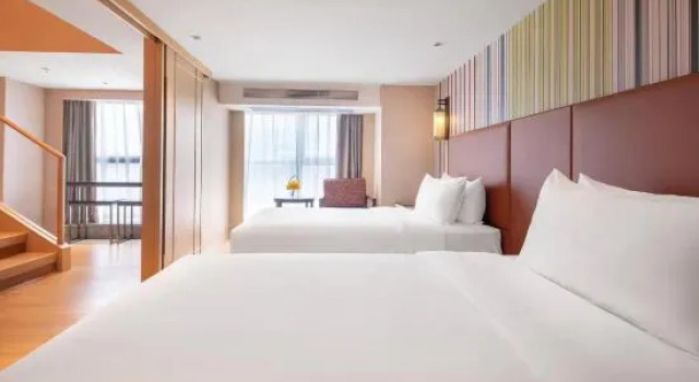 Люкс Premier Joy Holiday Hotel Shenzhen (Luohu Port Huangbeiling Subway Station)