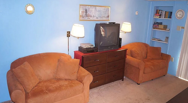 Seatime 201N 1 Br condo by RedAwning