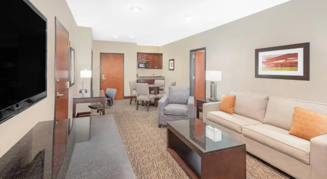 Люкс Deluxe Wingate by Wyndham Sylvania-Toledo